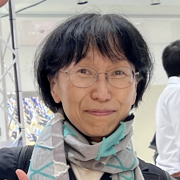 松﨑典子所長補佐・上席研究員のポートレート